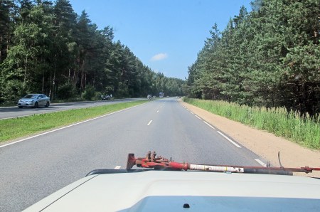 LETONIA 2 (HACIA RIGA) POR LA FENOMENAL E-6 A UNOS 40 KM. DE LA CAPITAL LITUANA