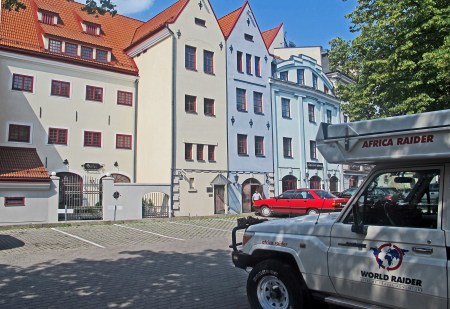 LETONIA 34 (RIGA) DE DE TODAS LAS CAPITALES QUE HEMOS VISITADO POR EL MUNDO, ES LA QUE NOS HA DADO MENOS PROBLEMAS DE PARKING