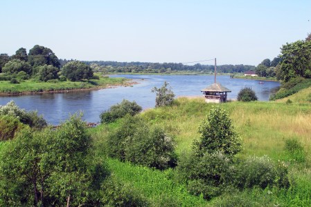 LETONIA 5 (HACIA RIGA) EL RIO DAUGAVA LONGITUD DE 1.020 KM, ES EL MAS LARGO DEL PAIS, NACE EN LA REGION RUSA DE ANDREAPOL