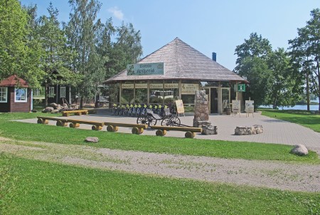 LETONIA 7 (HACIA RIGA) POBLADO DE SIELPLIS, ZONA RECREATIVA