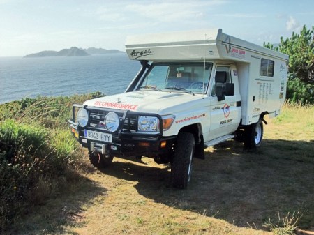 EL INICIO 1 (EL VEHICULO) UN TOYOTA HZJ 79, IMPORTADO DE ARABIA SAUDI - LA CELULA FUE CONSTRUIDA POR POLYCOMPOSITE EN VALANCE FRANCIA - EL EQUIPAMIENTO, ACCESORIOS Y MONTAJE SON DE MISUTONIDA VIGO ESPAÑA