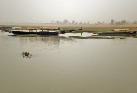 MALI 100 (DJÉNNÉ - MOPTI) LAS PIRAGUAS EN ESTA REGION SON MUY BONITA