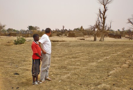 MALI 102 (DJÉNNÉ - MOPTI) POBLADO CON UNA BONITA MEZQUITA EN MEDIO