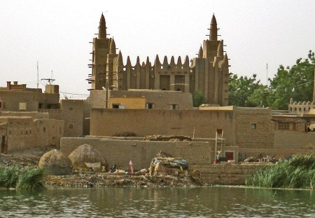 MALI 110 (MOPTI) CONSTRUIDA EN 1935 POR LOS ETNIA BARI QUE SON UNA ESPECIE ARQUITECTOS DEL BARRO AMBULANTES
