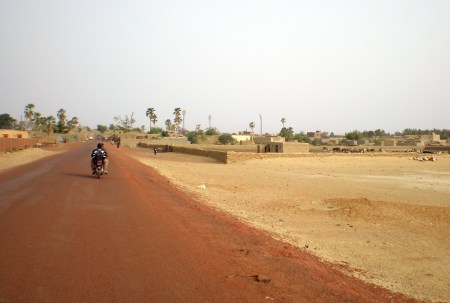 MALI 111 (MOPTI) ES UNA POBLACION MUY EXTENSA, TIENE UNOS 115.000 HABITANTES