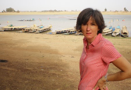 MALI 115 (MOPTI) ES EL CENTRO COMERCIAL DE LA REGION Y TIENE EL PUERTO FLUVIAL MAS IMPORTANTE DEL PAIS