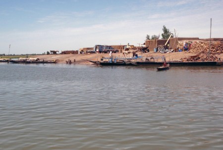 MALI 155 (REGION DE TOMBUCTU) TODAVIA VIVE DE LA EXPORTACION DE SAL UN POCO DE LA AGRICULTURA Y DE LA PEQUEÑA ARTESANIA LOCAL