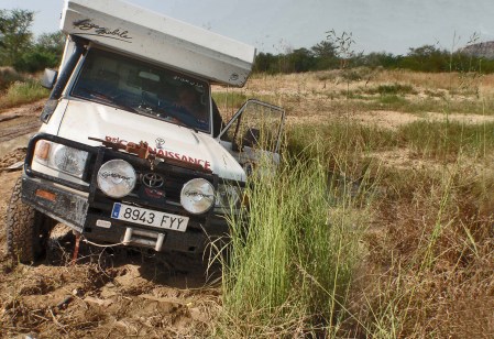 MALI 5 (CAMINO A LAS CATARATAS DE GOUINA) LA ZONA ES EXTREMADAMENTE PANTANOSA