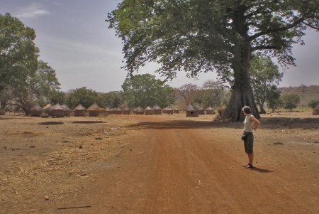 MALI 52 (DIRECCION BAMAKO) DESDE MANANTALIS, LLEVEMOS MUCHOS KILOMETROS POR ESTA MAGNIFICA PISTA, ES SUPER COMODA, NO HAY PIEDRAS Y ES MUY PLANA