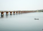 MALI 55 (BAMAKO) EL PUENTE DE LOS MARTIRES, INAUGURADO EN 1957, CUANDO MALI ERA UNA COLONIA FRANCESA, UNE LAS DOS MAS GRANDES AVENIDAS DE LA CIUDAD LA DE MODIBO KEITA Y LA DE LA UNIDAD AFRICANA