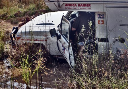 MALI 6 (CAMINO A LAS CATARATAS DE GOUINA) TENEMOS UN PROBLEMA
