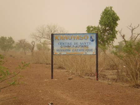 MALI 69 (DE BAMAKO EN RUTA A DJÉNNÉ)-LA MISION CATOLICA DE KANUYASO- HACEMOS UNA PARADA HUMANITARIA CENTRO DE SALUD