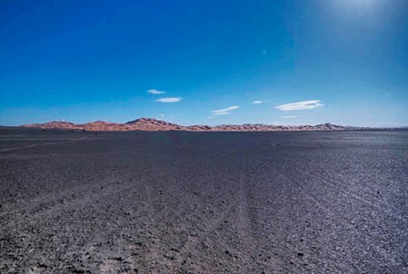 MARRUECOS 10 (POR PISTAS HACIA MERZOUGA) EL DESOLADO E IMPRESIONANTE DESIERTO NEGRO