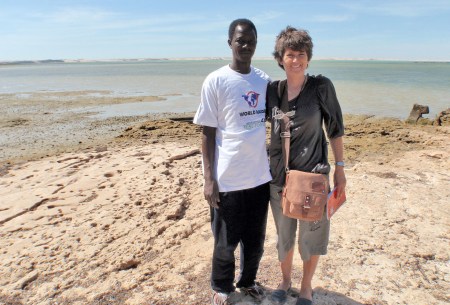 MAURITANIA 9 (NOUADIBOU) EL ALBERGE LE CENTRE DE PÊCHE, CON NUESTRO AMIGO EL COCINERO