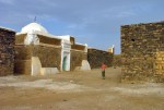 SAHARA OCCIDENTAL 3 (SMARA} LA MEZQUITA DE MA-EL-AININ, CONSTRUIDA EN PIEDRA, DATA DE 1899