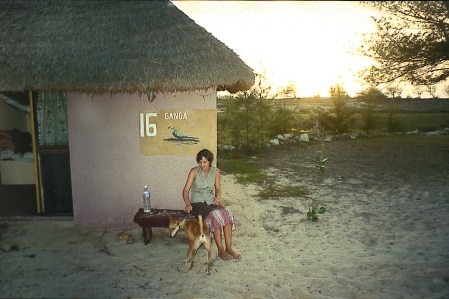 SENEGAL 15 (LA LANGUE DE BARBARIE) HOY DORMIREMOS EN ESTE BUNGALOW PORQUE, TENEMOS EL COCHE EN LA OTRA ORILLA DEL RIO