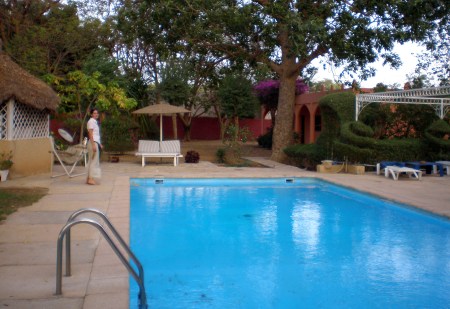 ENEGAL 2 (RICHARD TOLL) EL HOTEL GITE D’ETAPE DU FLEUVE, NOS PARECE UN PARAISO PARA DESCANSAR DESPUES DE LAS PENALIDADES PASADAS EN LA FRONTERA DE ROSSO