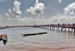 SENEGAL 40 (LA PETITE-CÔTE - JOAL Y FADIOUTH) ENFRENTE AL OTRO LADO DEL PUENTE SE VE FADIOUTH ES UNA ISLA ARTIFICIAL HECHA ESENCIALMENTE DE CONCHAS
