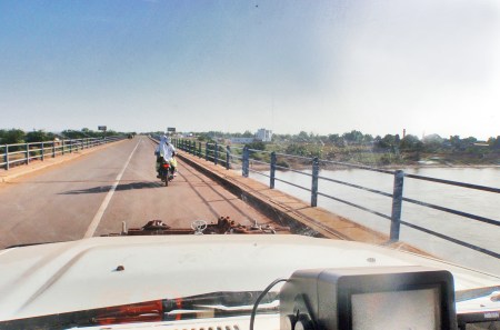 SENEGAL 55 EL PUENTE DE KIRINDA LA FRONTERA ENTRE SENEGAL Y MALI