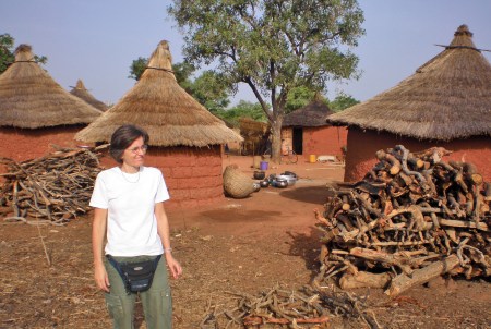 BURKIINA FASO 36 (EN UN POBLADO DE LA ETNIA SENUFO) ACERCANDONOS