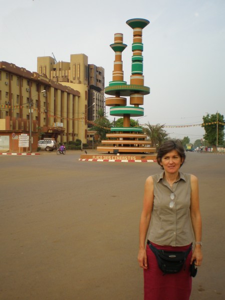 BURKIINA FASO 4 (UAGADUGU) LA GRAN PLAZA DE LOS CINEASTAS. EL MAYOR FESTIVAL DE CINE AFRICANO SE CELEBRA A FINALES DE FEBRERO