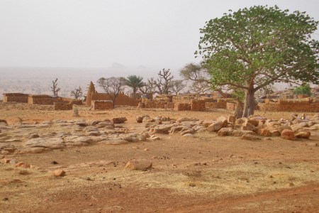 MALI 245 (DE BANDARIAGA A LA FRONTERA CON BURKINA FASO) AL PIE DE LA FALLA POBLADO PERTENECIENTE A LA COMUNA DE BANKASS
