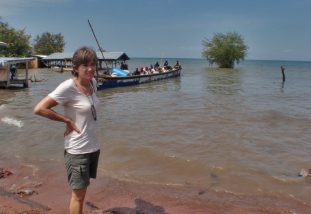 GHANA 33 (EL LAGO VOLTA) ADICIONA LAS AGUAS DEL RIO VOLTA BLANCO Y EL VOLTA NEGRO QUE ANTES SE UNIAN FORMAR EL RIO VOLTA