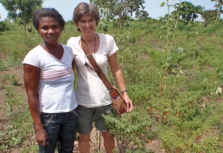GHANA 36 (EL LAGO VOLTA) UNA JOVEN MUJER DE PESCADOR