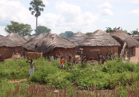 GHANA 4 (ENTRADA POR EL NORTE) UN TIPICO POBLADO DEL NORTE DE GHANA