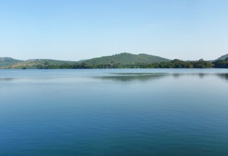GHANA 40 (EN CANOA POR EL RIO VOLTA) EL RIO NACE EN BURKINA FASO (POR ESO EL ANTIGUO NOMBRE DE ESTE PAIS ERA ALTO VOLTA)