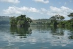 GHANA 46 (EN CANOA POR EL RIO VOLTA) PRESA DE AKOSOMBO SOBRE EL RIO VOLTA, CREA EL ARTIFICIAL LAGO VOLTA QUE ES MAS GRANDE DEL MUNDO