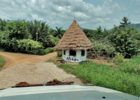 GHANA 48 (EN EL RESORT AFRIKIKO) LA ENTRADA