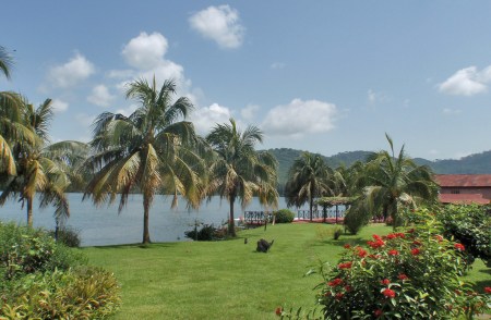 GHANA 49 (EN EL RESORT AFRIKIKO) SITUADO AL BORDE DE EL RIO VOLTA