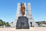 GHANA 57 (EN ACCRA) EL MAUSOLEO DE KWAME NKRUMAH, ES EL HOMBRE QUE INDEPENDENDIZO GHANA DE LOS INGLESES, NACIO EN 1909 Y MURIO 1972, FUE EL PRIMER PRESIDENTE Y PRIMER MINISTRO DEL PAIS