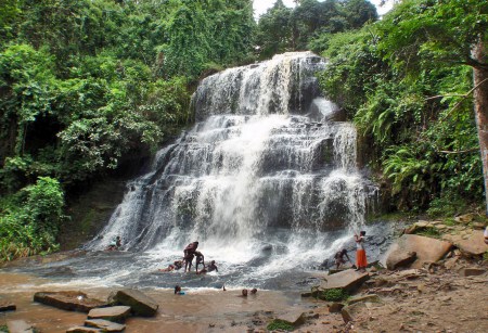 GHANA 7 (CATARATAS KINTEMPO) TIENEN 70 M. DE ALTURA