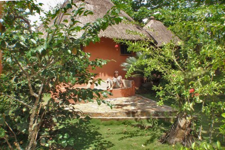 GHANA 91 (POR LA COSTA DE GHANA - PLAYAS ANKOBRA) UN BUNGALOW ANKOBRA BEACH RESORT