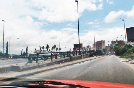 COSTA DE MARFIL 13 (ABIDJAN) PARA VISITAR CIERTOS BARRIOS DE LA CIDAD HEMOS TOMADO UN TAXI