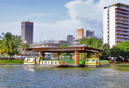 COSTA DE MARFIL 7 (ABIDJAN) ESTACION MARITIMA EN BARRIO DEL PLATEAU EN EL LAGO EBRIE