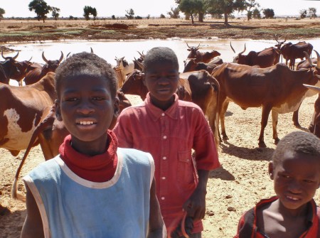 32 (LOS NIÑOS EN NIGER) EN GENERAL SON MUY SIMPATICOS Y MUY POCO PEDIGUEÑOS