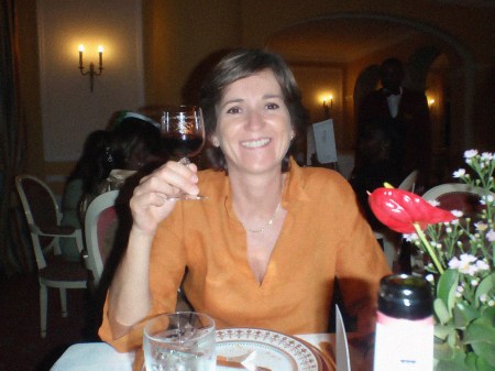 CAMERUN 144, YAUNDE. CONSEGUIMOS COMER LAS UVAS CON LAS CAMPANADAS DE LA PUERTA DEL SOL