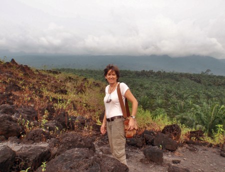 CAMERUN 155. EL VOLCAN MONTE CAMERUN. INTENTAMOS SUBIR UN POCO POR LA LADERA ORIENTAL...