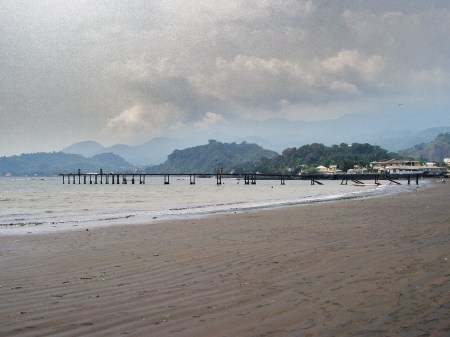 CAMERUN 160. LA REGION DE LIMBE (CIUDAD FUE EL MISIONERO 1NGLES ALFRED SAKER EN 1857 FUNDADOR DE ESTA POBLACION, CON EL NOMBRE DE VICTORIA EN HONOR A LA REINA BRITANICA)