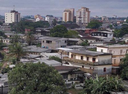 CAMERUN 161. LA REGION DE LIMBE (CIUDAD) ES UNA COMUNIDAD COSTERA CON CERCA DE 90.500 HABITANTES, EMPEZO A LLAMARSE DE LIMBE EN 1982