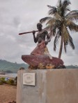 CAMERUN 171. LA REGION DE LIMBE. (PUERTO) MONUMENTO A LOS PESCADORES LOCALES