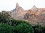 CAMERUN 27 (EXTREMO NORTE) LOS ALREDEDORES DE RHUMSIKI. ES IMPRESIONANTE EL PANORAMA ES CREADO LAS CHIMENEAS VOLCANICAS,PARECE UN PAISAJE LUNAR