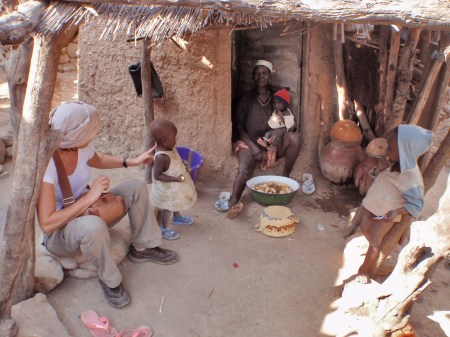 CAMERUN 33 (EXTREMO NORTE) POBLADO DE RHUMSIKI. LA MAYORIA DE LOS POBLADORES , SON DE LA ÉTNIA KAPSIKI