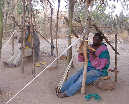 CAMERUN 47 (EXTREMO NORTE) POBLADO DE RHUMSIKI.... SUELEN SER HOMBRES