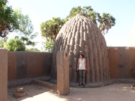 CAMERUN 94 (LA REGION DE LOS MUSGUM). LAS CASAS OBUS, PUEDE HABER HASTA DIECISEIS CASAS DEL MISMO CLAN RODEADAS SIEMPRE POR UN MURO CIRCULAR