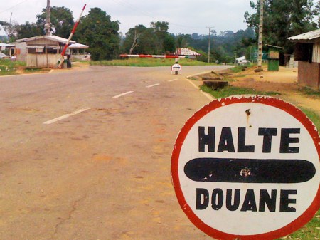 GABON 1. (AL NORTE) DEL ECUADOR). LA ADUANA DE BILLY,EN LA LA CARRETERA NACIONAL N-2, A 20 DE LA FRONTERA DE CAMERUN EN EL RIO NTEM