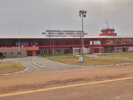 GABON 120. (FRANCEVILLE) AEROPUERTO SE ENCUENTRA 20 KM. AL OESTE, EN MUENGUE